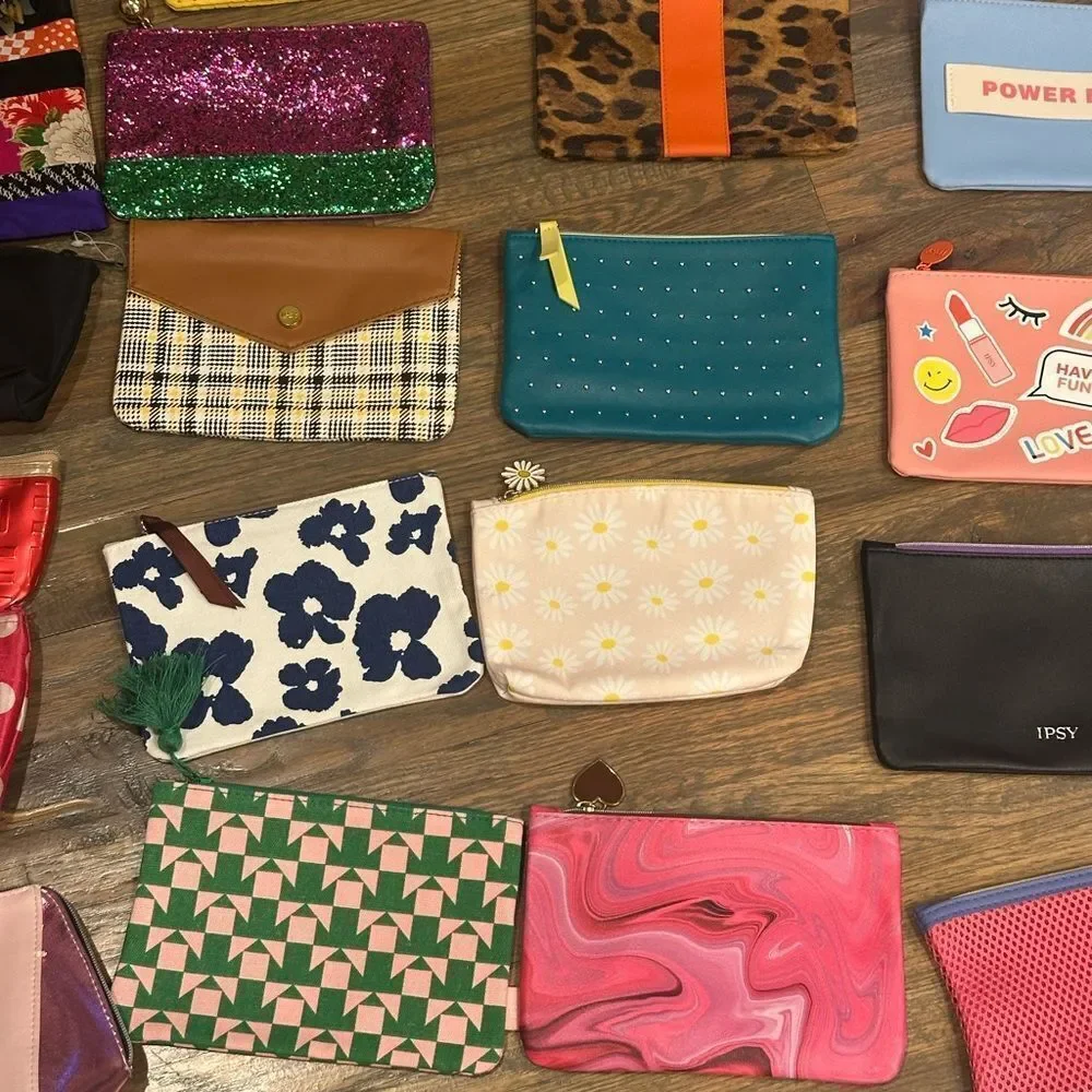 Bag mini’s Ipsy, Mary Kay ect bundle  mini, coin, excellent condition 26 total